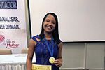 Egressa de Contábeis é agraciada com medalha do CRC-PE